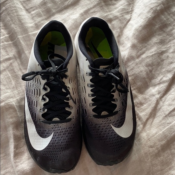 NIKE RUNNING SHOES SIZE 6.5 - Picture 2 of 2